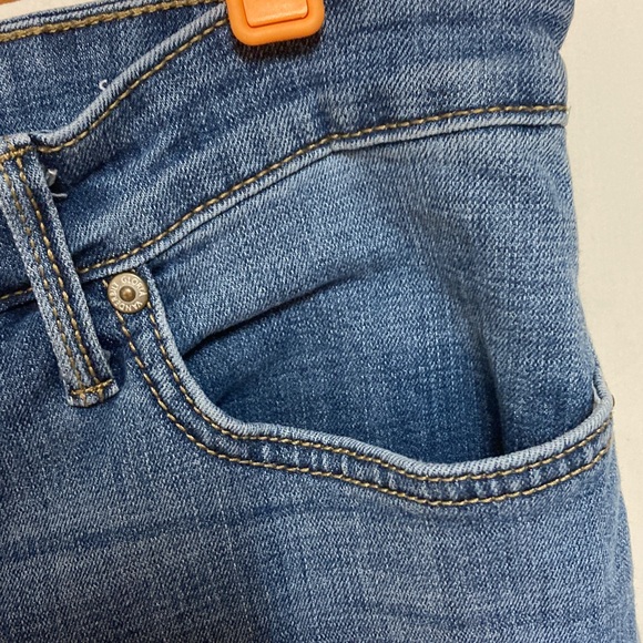 Gloria Vanderbilt Mid-Wash straight leg Jeans - Picture 7 of 9